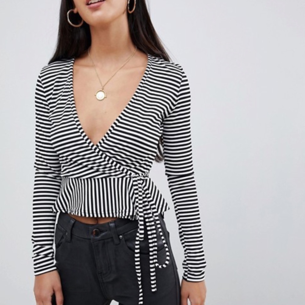 Boohoo- Petite tie side top in stripe